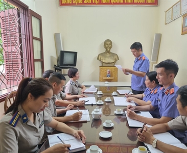 Viện KSND huyện Phú Xuyên trực tiếp kiểm sát công tác thi hành án tại Chi...